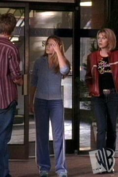 lucas faisant sortir haley et peyton  de prison en faisant poirote brooke sa se fait trop pas